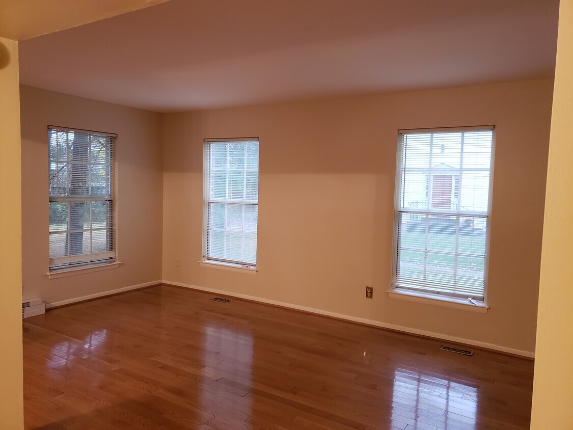 18 Almaden Pl, Gaithersburg, MD 20878 Townhouse for Rent in