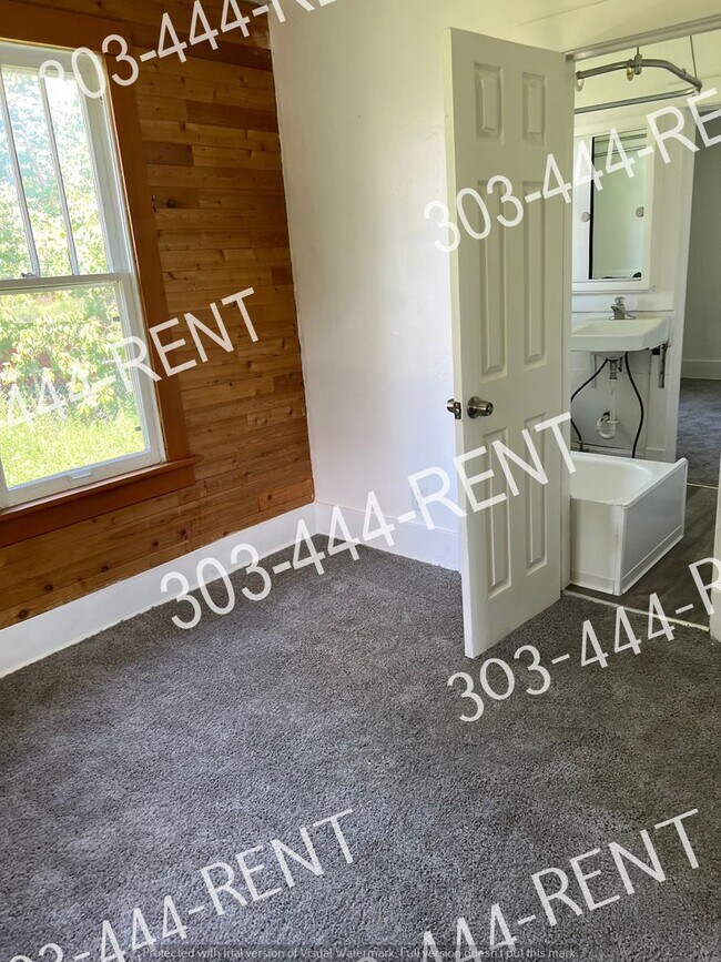 Foto del edificio - Charming 3-Bedroom, 1-Bath Ranch Home in the Denver Metro Area