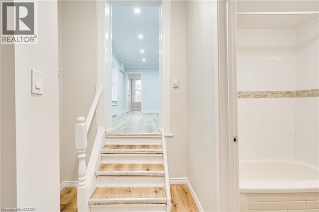 Building Photo - 33 Albion St