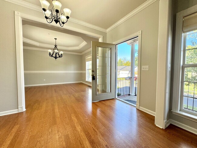Foto del edificio - 4 Bedroom, 2.5 Bath Home w/ Backyard and 2...