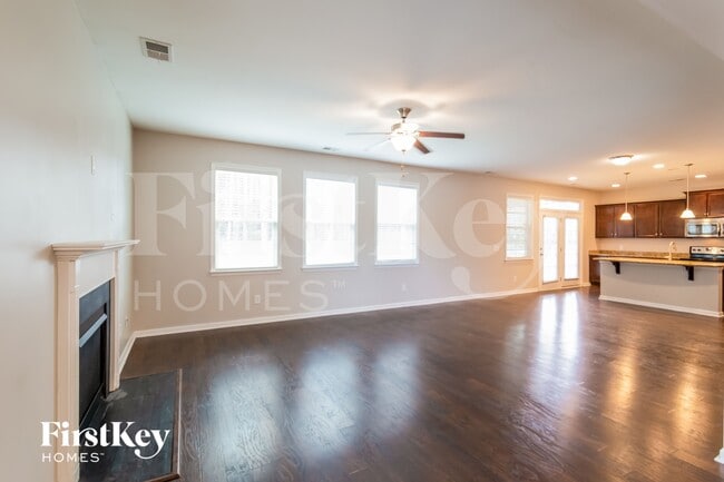 Foto del edificio - 425 Abelia Ln