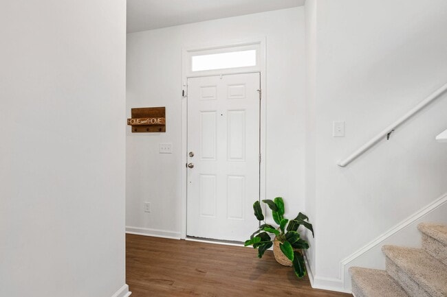 Building Photo - Charming Rolesville Home with Screened Por...