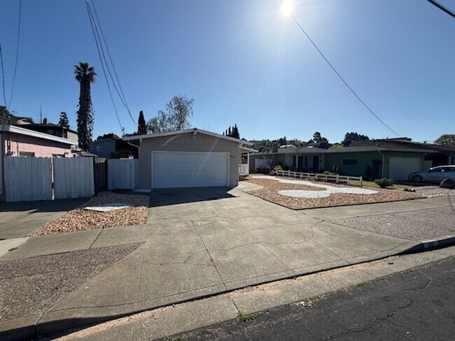 Building Photo - Fully Renovated 3-Bedroom Single Family Home in Rodeo