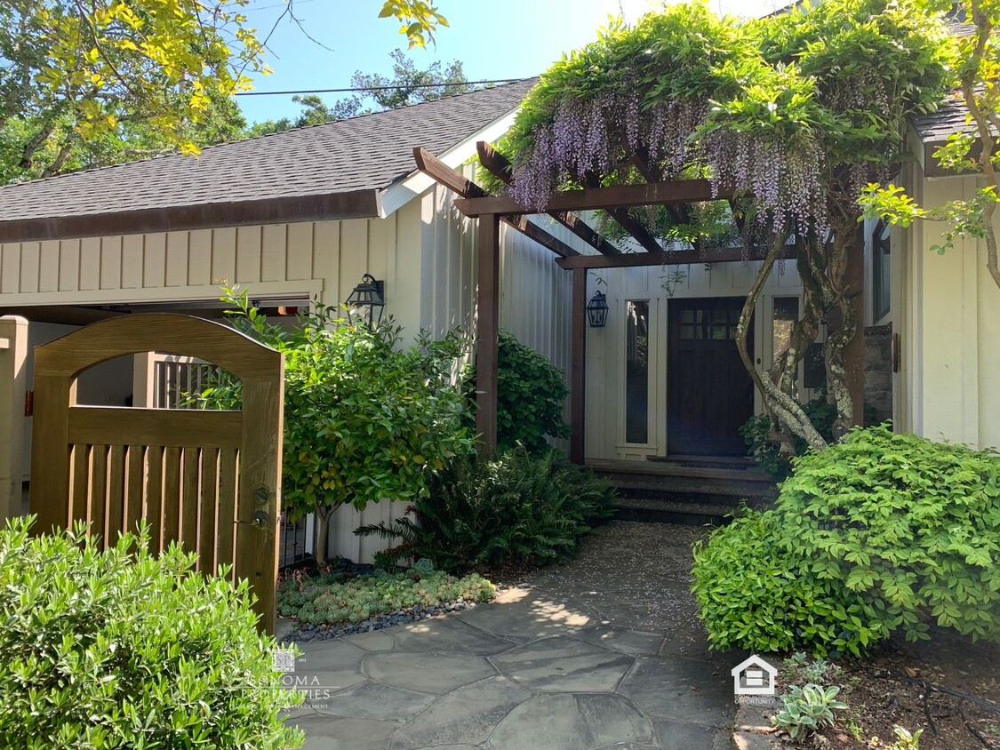 Foto principal - Stunning 3BD/2.5BA Home with Breathtaking ...