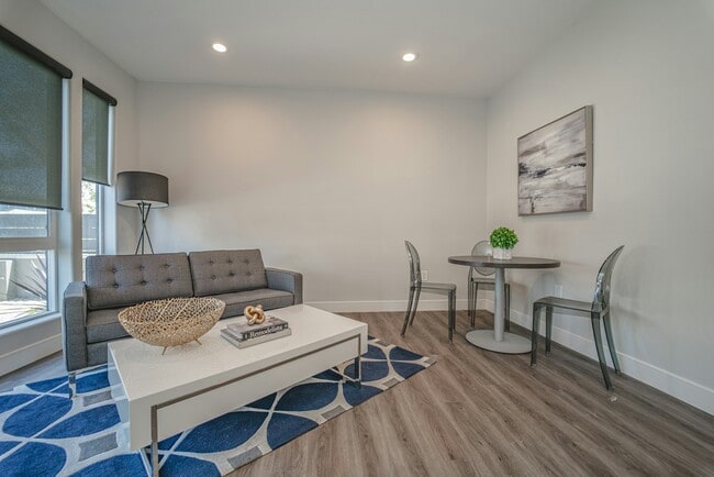Building Photo - 4532 St Charles Pl