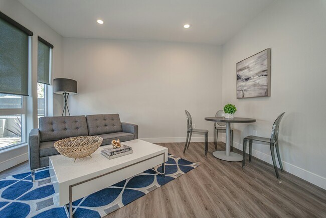 Foto del edificio - 4532 St Charles Pl