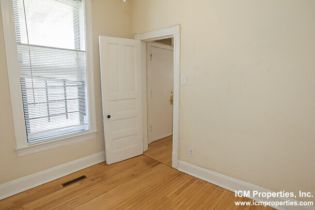 Foto del edificio - 3525 N Wilton Ave