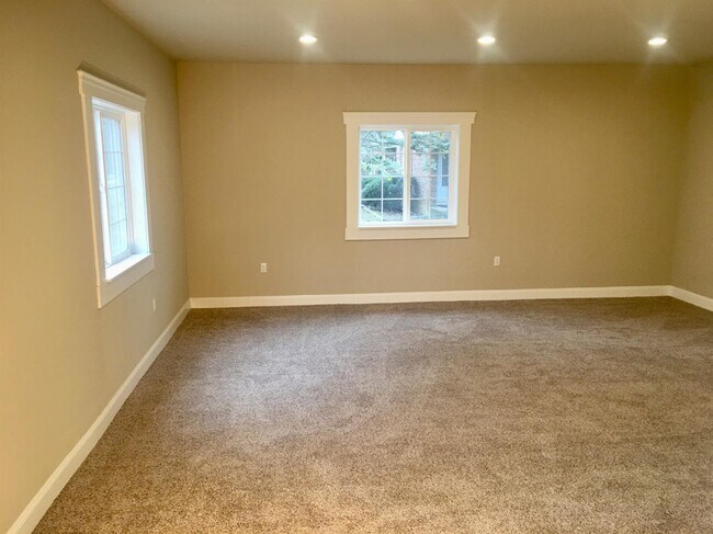 Building Photo - 1 Maple Village Ct