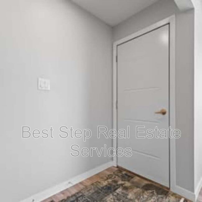 Building Photo - 13028-13078 78 St NW