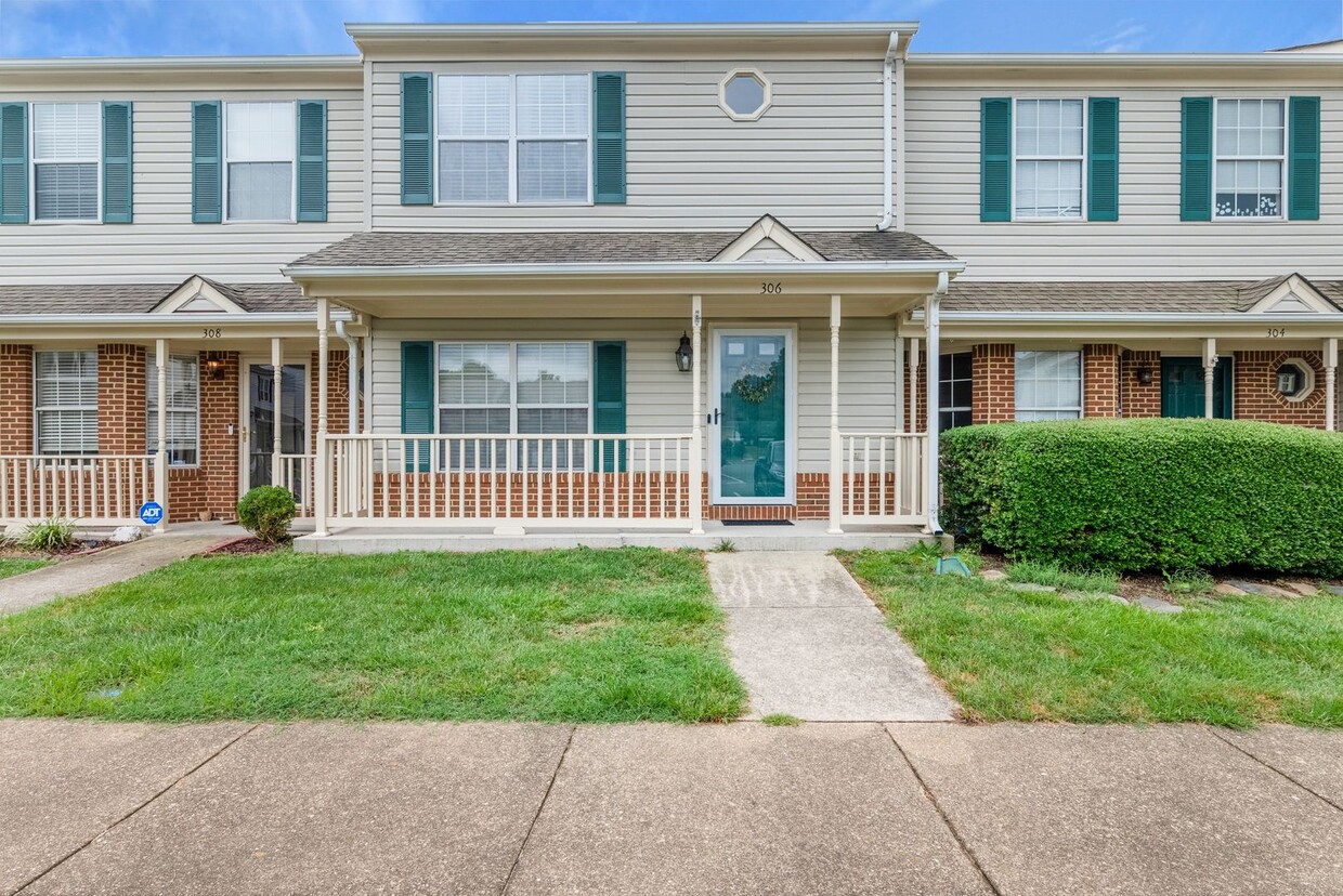 Primary Photo - Townhouse, 2 bedroom, 2.5 baths in Yorktow...