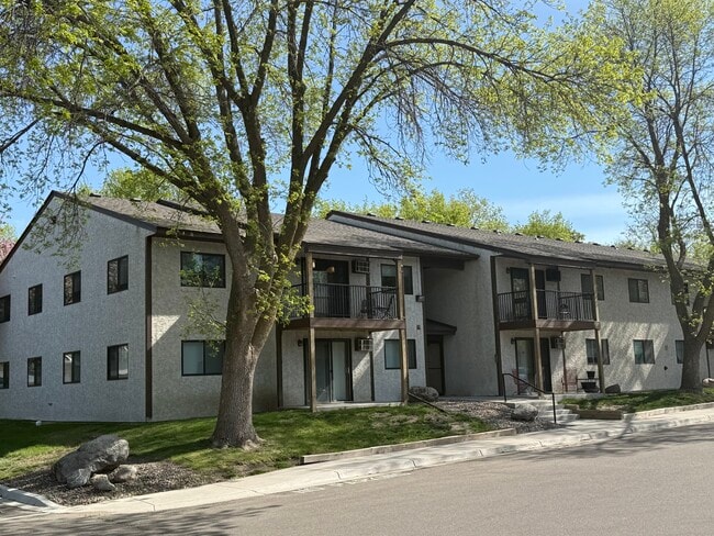 Building Photo - Maple Tree Villa Apartments