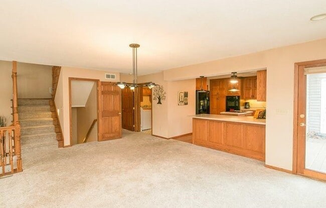 Building Photo - Huge 3-bedroom, 4-bath, 3-car garage townhome in Longfellow neighborhood