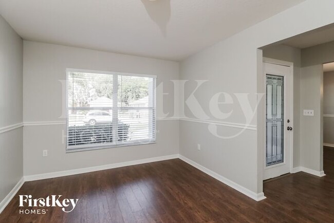 Foto del edificio - 6810 Krenson Oaks Cir