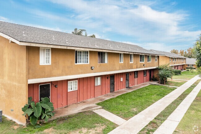 Building Photo - 631 S Fairview St