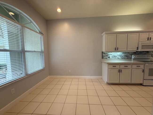 Building Photo - Beautiful 3 Bedroom 2 Bath Halifax Plantation Home AVAILABLE IMMEDIATELY!!!