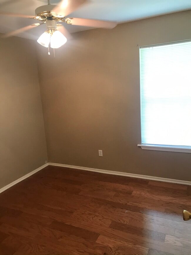 Building Photo - 467 Redbud Cir
