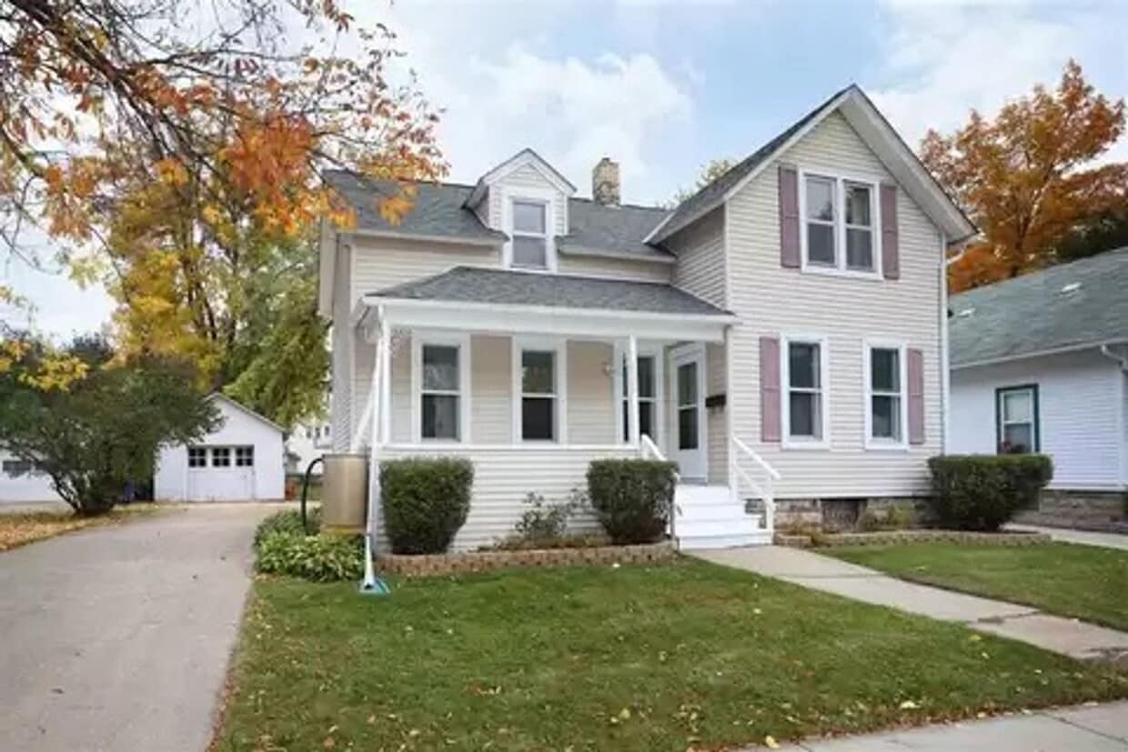 Primary Photo - Walkable to downtown Appleton