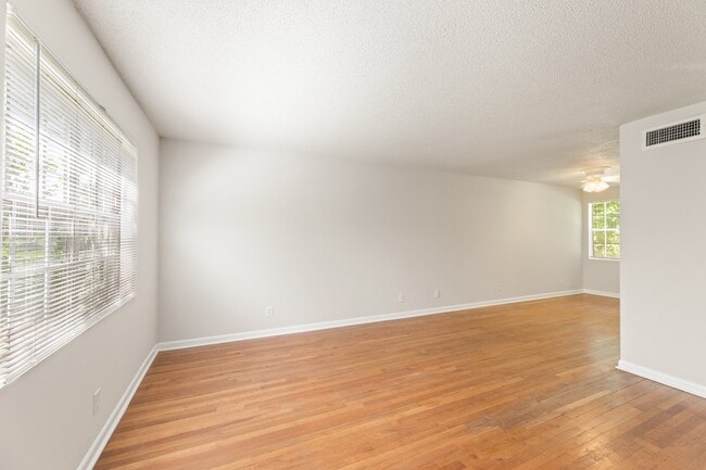 Photo - 1400 Church St Apartment