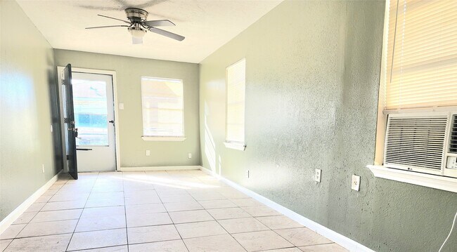 Foto del edificio - 3115 Christie St