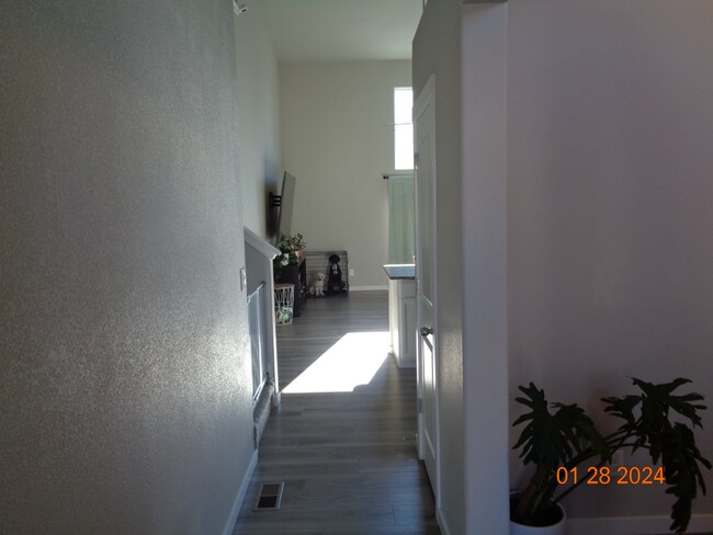 Foto del edificio - Great neighborhood! with open space and wa...
