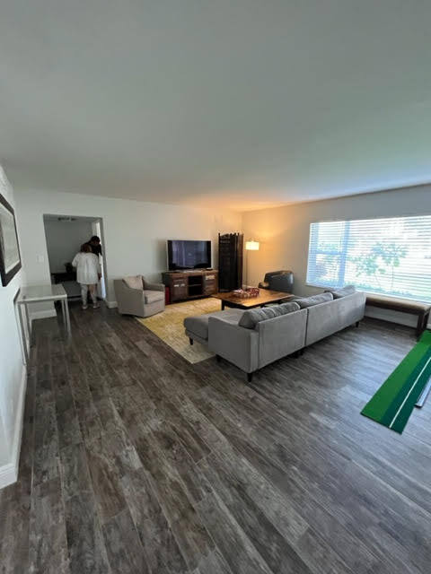 Living Room - 2505 Bay Dr