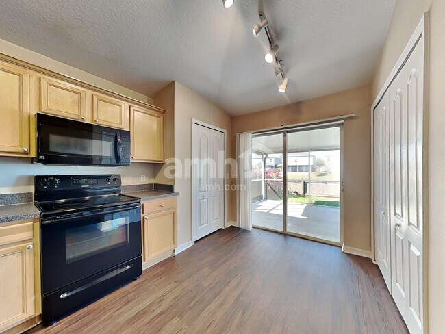 Foto del edificio - 8154 Canterbury Lake Blvd