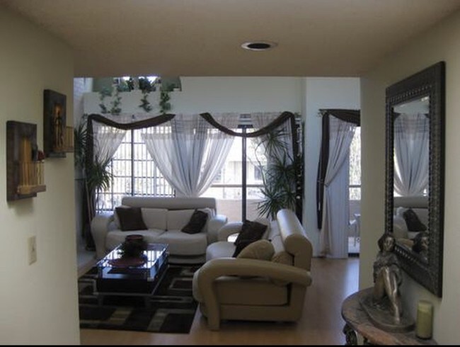 Foto del edificio - 441 E San Jose Ave