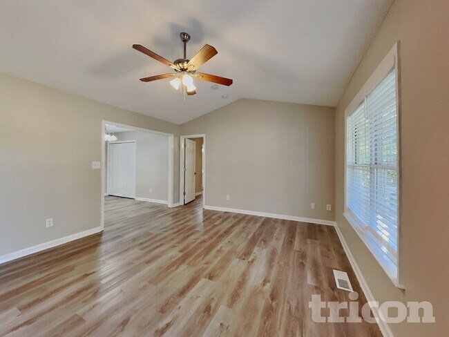 Building Photo - 139 Creekside Dr