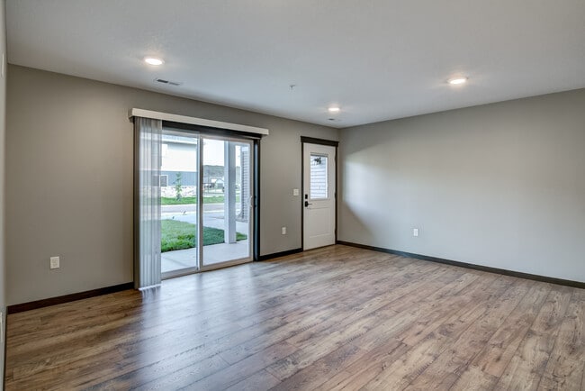 Building Photo - 102 Ridge Rd