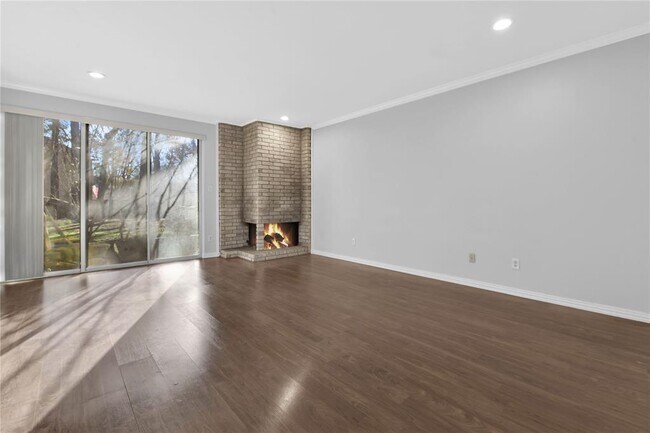 Foto del edificio - 2113 Lake Village Dr