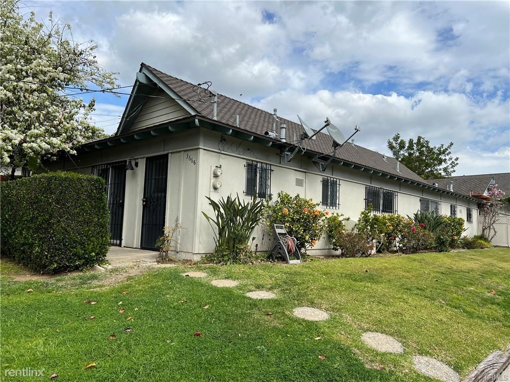 Primary Photo - 2 br, 1.5 bath Duplex - 3666 Cedar Ave