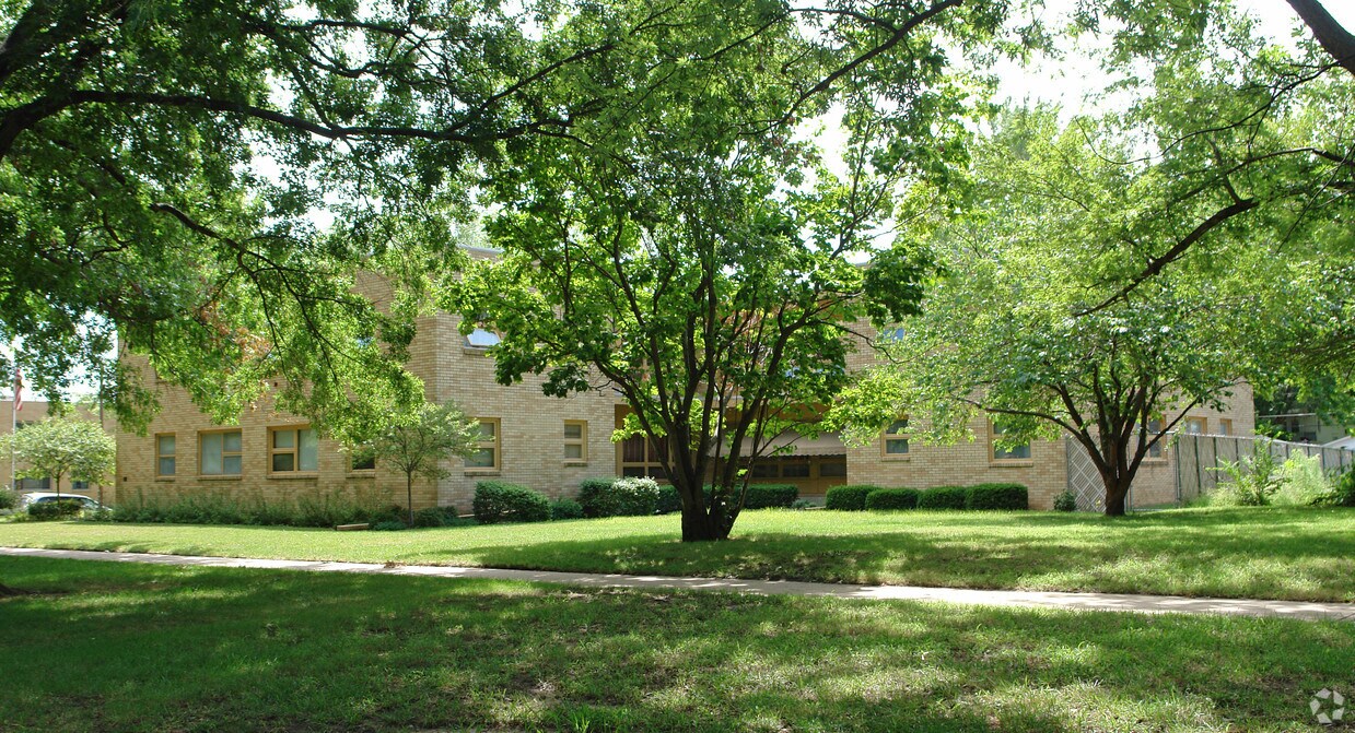 Building Photo - 1275 SW Fillmore St