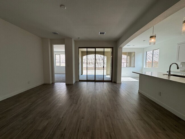 Foto del edificio - Laughlin Ranch 3 BR 2Ba Public Golf Community with Canyon & Mountain Views