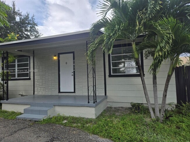 Building Photo - 741 E 8th St