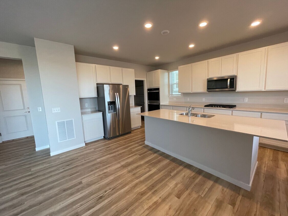 Primary Photo - Charming 3b/3b New Build In Erie- Availabl...
