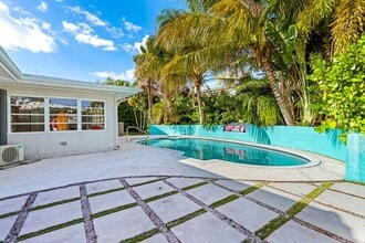 Building Photo - 113 Park Ln E