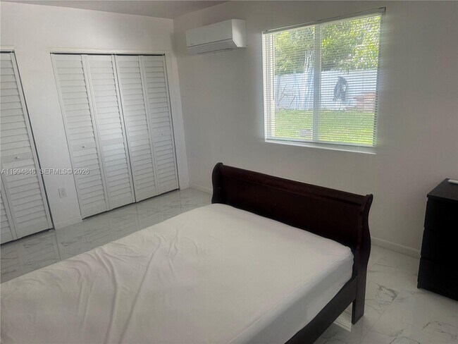 Foto del edificio - 1261 NE 209th Terrace