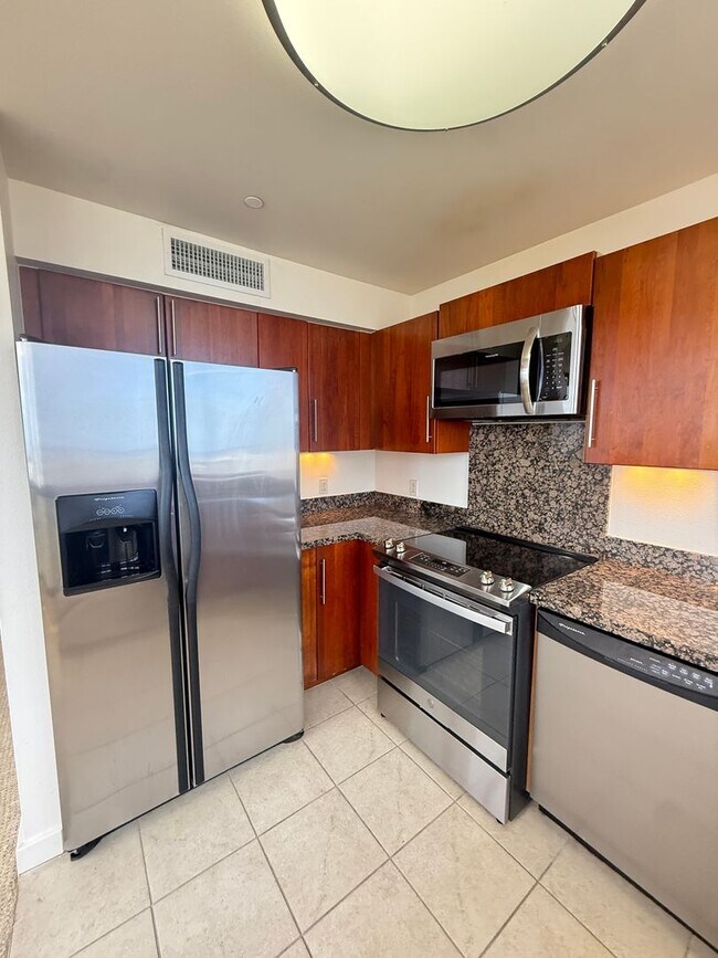 Foto del edificio - Available Now 1 Bed, 1 Bath, Kaka'ako, Oce...
