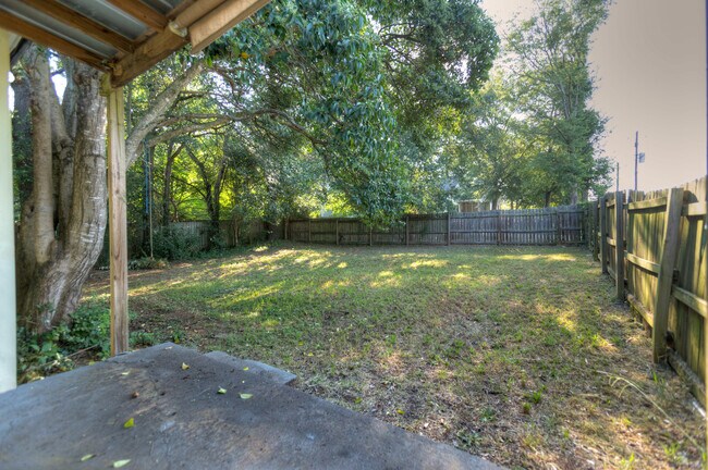 Foto del edificio - Charming House off Hawthorne Ave!