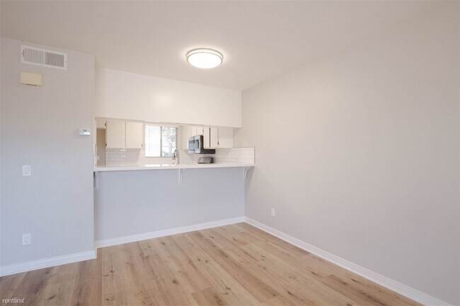 Building Photo - 2 br, 2.5 bath Condo - 5704 Camino Del Cielo
