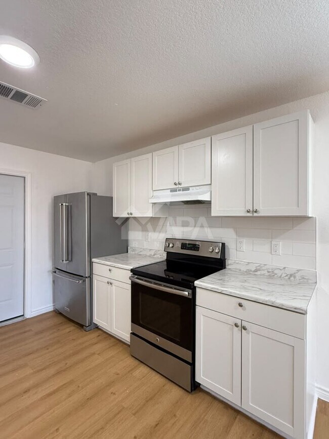 Building Photo - 2731 Candle Ridge Dr