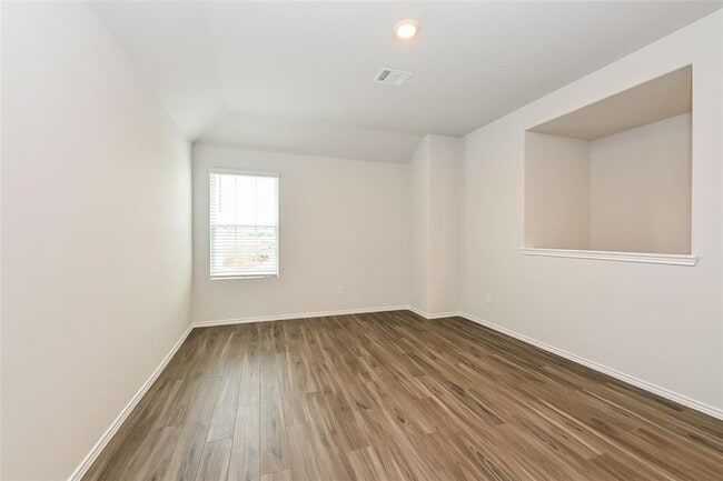Building Photo - 2189 Middle Rdg Dr