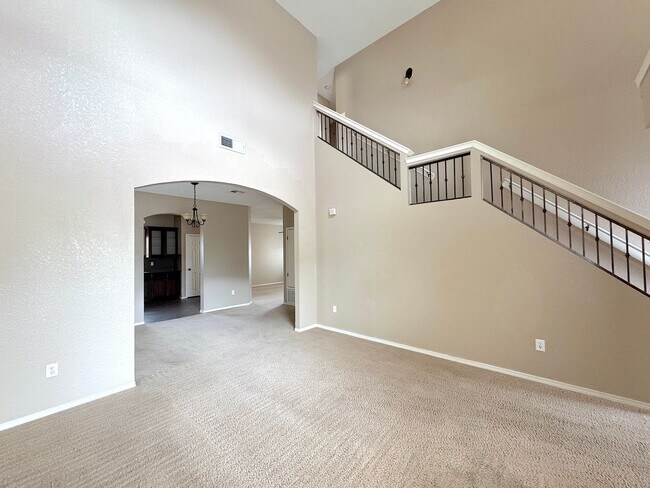 Building Photo - Sandstone Ranch Estates 3 Bed Refrig A/C!