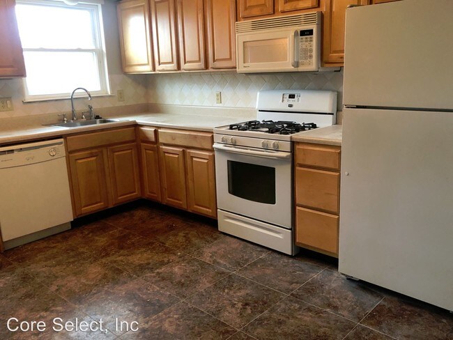 Building Photo - 3 br, 1 bath House - 620 Colton Rd