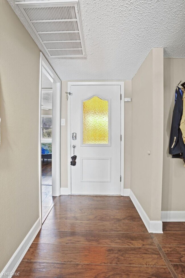 Foto del edificio - 4800 N Stanton St