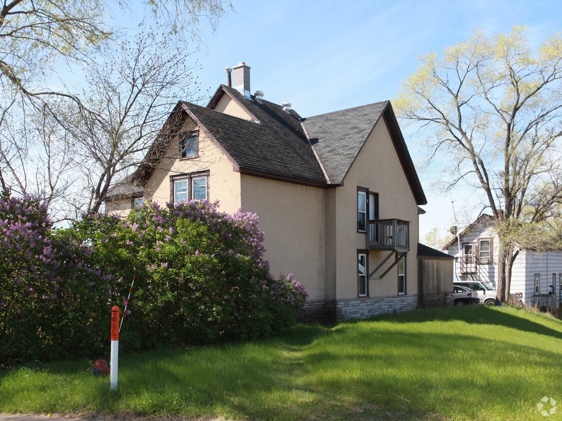 324 N Dewey St, Eau Claire, WI 54703 Apartments in Eau Claire, WI