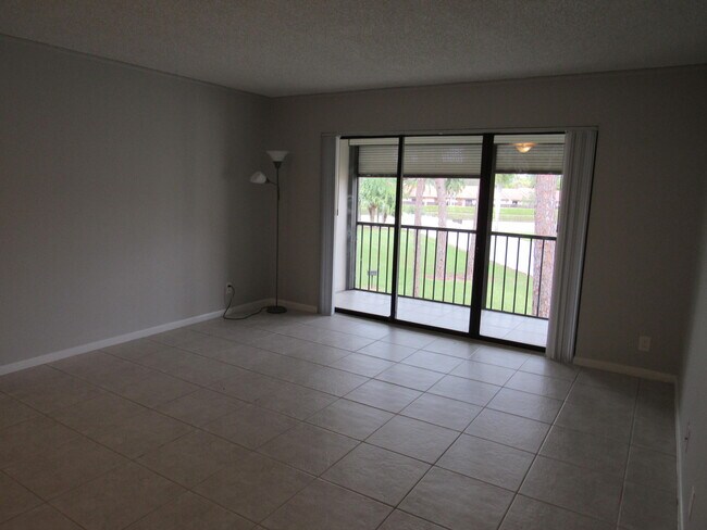 Foto del edificio - 703 Sunny Pine Way