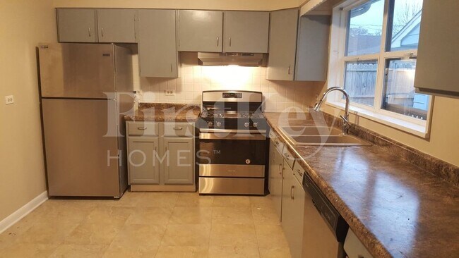 Building Photo - 424 W Moreland Ave