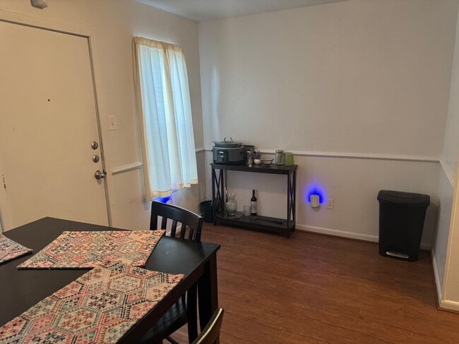 Foto del edificio - DECEMBER MOVE IN!  Cute 3 Bedroom 1.5 Bath...