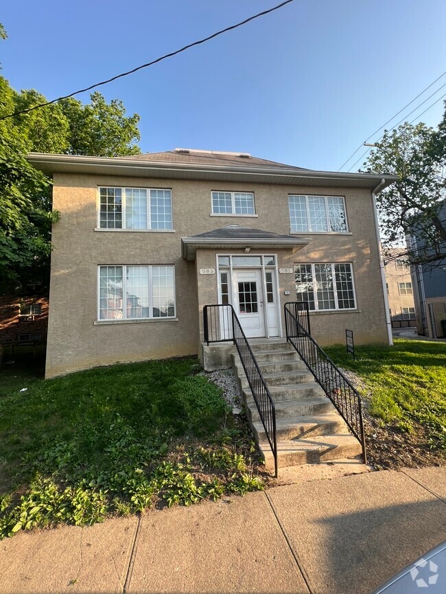 Indianola Terrace Apartments for Rent with High Ceilings Columbus, OH